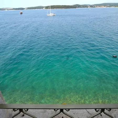 Serene Sea View - Two Bedroom With Sea View Daire *