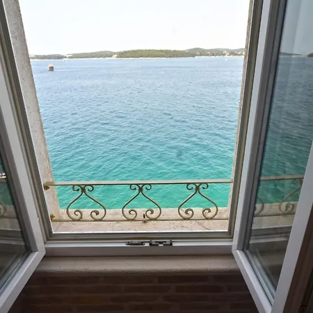 Serene Sea View - Two Bedroom With Sea View *